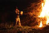 5G6H1883: Foto: Čarodějnice u rozhledny Bohdanka odsoudili k upálení