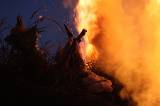 5G6H1888: Foto: Čarodějnice u rozhledny Bohdanka odsoudili k upálení