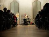 dscf5443: Foto: Laco Deczi svou mistrovskou hrou strhl publikum v refektáři galerie GASK