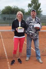 DSCF9153: Foto: V tenisovém turnaji Verner Cup kraloval „černý kůň“, pár Brandejský - Verner