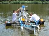 P1320866: Foto, video: Hladinu Podmětského rybníku čeřila po domácku vyrobená plavidla