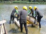 P1320907: Foto, video: Hladinu Podmětského rybníku čeřila po domácku vyrobená plavidla