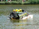 P1320911: Foto, video: Hladinu Podmětského rybníku čeřila po domácku vyrobená plavidla