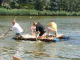 P1320917: Foto, video: Hladinu Podmětského rybníku čeřila po domácku vyrobená plavidla