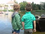 P1320933: Foto, video: Hladinu Podmětského rybníku čeřila po domácku vyrobená plavidla