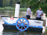 P1320950: Foto, video: Hladinu Podmětského rybníku čeřila po domácku vyrobená plavidla