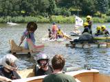 P1320993: Foto, video: Hladinu Podmětského rybníku čeřila po domácku vyrobená plavidla