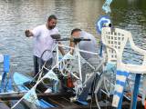 P1330022: Foto, video: Hladinu Podmětského rybníku čeřila po domácku vyrobená plavidla