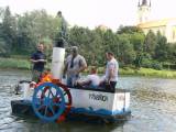 P1330033: Foto, video: Hladinu Podmětského rybníku čeřila po domácku vyrobená plavidla