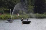 _MG_6849: Foto, video: Hladinu Podmětského rybníku čeřila po domácku vyrobená plavidla