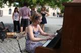 5g6h8416: Foto, video: Přispěje piano na Palackého náměstí k o oživení centra Kutné Hory?