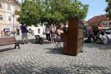 5g6h8423: Foto, video: Přispěje piano na Palackého náměstí k o oživení centra Kutné Hory?