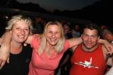 4G6H7888: Foto: Horkou letní noc v Tupadlech ozdobila zábava se skupinou Punc