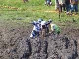 P1130577: Foto, video: O evropský titul motokrosaři bojovali i s překážkami plných bláta