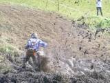 P1130591: Foto, video: O evropský titul motokrosaři bojovali i s překážkami plných bláta