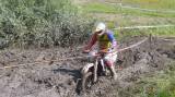 P1130619: Foto, video: O evropský titul motokrosaři bojovali i s překážkami plných bláta