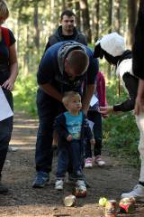 5G6H0270: Foto: Pohádkové putování zavedlo děti i jejich rodiče k rozhledně Bohdanka