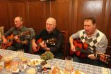 5G6H5746: Foto: Na oslavě sedmdesátky Antonína Schwaze nechyběly kytary!