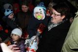 IMG_7968: Foto: Vánoční strom svítí i v Tupadlech u Čáslavi, na děti čekaly sladké dárečky!