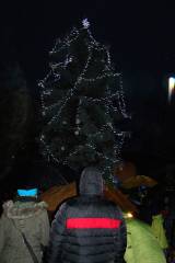 DSC08764: Foto: Rozsvěcení vánočního stromu v Čáslavi letos zmoklo a zmrzlo