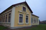 dsc_0790: Budova školy v obci Rohozec pomalu nabývá svého původního vzhledu z roku 1912