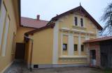dsc_0795: Budova školy v obci Rohozec pomalu nabývá svého původního vzhledu z roku 1912