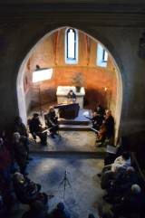 DSC_0035: Se souborem Cuthna Antiqua v kostelíku v Lochách zazpívala Isabella Shaw