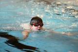 5G6H9245: Foto: Děti skotačily v kutnohorském bazénu na raftu, plavaly i závod