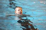 5G6H9275: Foto: Děti skotačily v kutnohorském bazénu na raftu, plavaly i závod