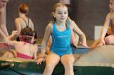 5G6H9282: Foto: Děti skotačily v kutnohorském bazénu na raftu, plavaly i závod