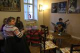 5G6H1882: Foto: V kutnohorské kavárně Blues Café zazněly i vánoční koledy