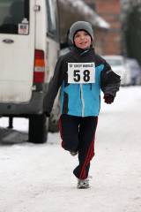 5G6H2664: Foto: Třicátý ročník Silvestrovského běhu přilákal 58 dospělých a 51 dětí