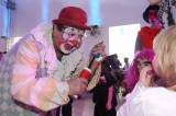5G6H5605: Foto: S dětmi v Lorci si hráli dva klauni, připravili pro ně řadu soutěží