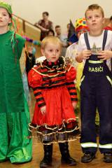 IMG_0250sm: Foto: Děti v kulturním domě ve Veltrubech v sobotu řádily na maškarním karnevalu