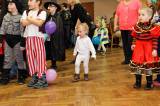IMG_0450sm: Foto: Děti v kulturním domě ve Veltrubech v sobotu řádily na maškarním karnevalu