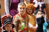 5G6H8167: Foto: S dětmi na karnevale v sokolovně si pohráli také František se Silvou