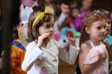 5G6H8235: Foto: S dětmi na karnevale v sokolovně si pohráli také František se Silvou