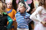 5G6H8253: Foto: S dětmi na karnevale v sokolovně si pohráli také František se Silvou