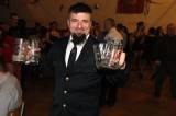 5G6H8705: Foto: Hasiči z Červených Janovic na svém plese nejen tančili, ale hasili i žízeň