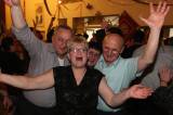 5G6H8841: Foto: Hasiči z Červených Janovic na svém plese nejen tančili, ale hasili i žízeň