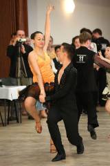 5G6H6651: Foto: Kutnohorský groš přilákal do Lorce desítky tanečních párů