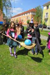 IMG_4675: Foto: Žáci ze ZŠ T.G. Masaryka se proměnili v čaroděje a čarodějnice