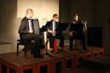 5G6H2590: Foto: Plzeňské akordeonové trio rozeznělo své nástroje v refektáři galerie GASK