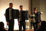 5G6H2685: Foto: Plzeňské akordeonové trio rozeznělo své nástroje v refektáři galerie GASK