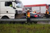 3: Smrtelná nehoda na obchvatu Kolína, čelní střet s kamionem nepřežil řidič osobního auta