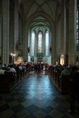 5G6H5839: Foto: Tóny klasické hudby v neděli rozezněly kostel sv. Panny Marie Na Náměti