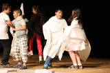 5G6H1196: Foto: Ve čtrnácté akademii ZŠ Kamenná stezka se tančilo, zpívalo, hrálo, rapovalo i loučilo 