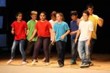 5G6H1437: Foto: Ve čtrnácté akademii ZŠ Kamenná stezka se tančilo, zpívalo, hrálo, rapovalo i loučilo 
