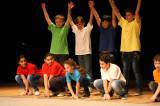 5G6H1440: Foto: Ve čtrnácté akademii ZŠ Kamenná stezka se tančilo, zpívalo, hrálo, rapovalo i loučilo 