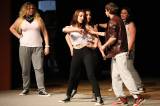 5G6H1532: Foto: Ve čtrnácté akademii ZŠ Kamenná stezka se tančilo, zpívalo, hrálo, rapovalo i loučilo 